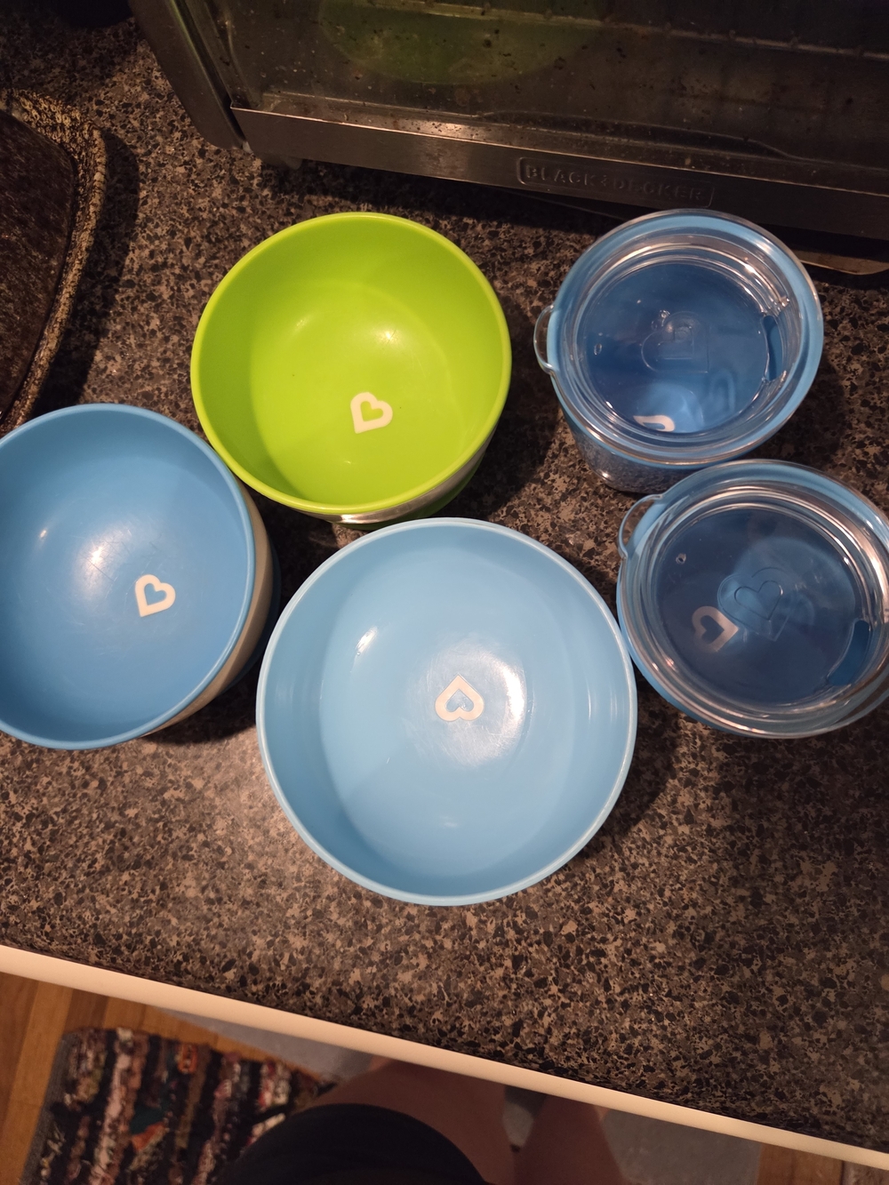 Munchkin Bowls & cups set. 2 blue cups with sippy lids & 2 blue & one green suct